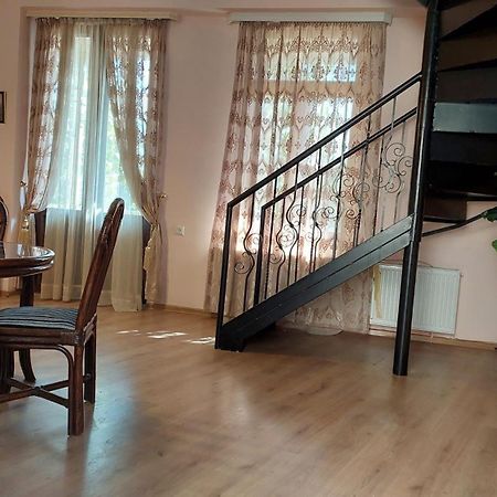 Anano Apartment On Botanikuri Tbilisi Eksteriør billede