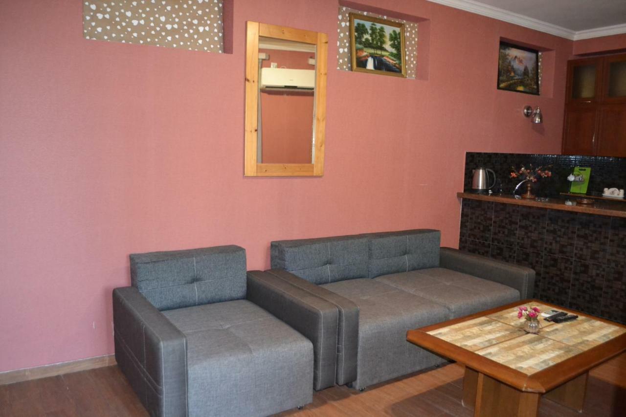 Anano Apartment On Botanikuri Tbilisi Eksteriør billede